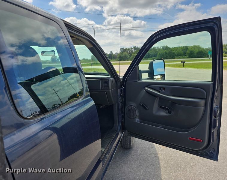 image for item DP8840 2005 Chevrolet 3500 Ext. Cab utility / service truck