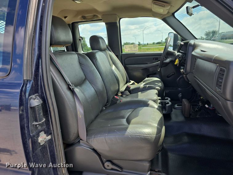 image for item DP8840 2005 Chevrolet 3500 Ext. Cab utility / service truck