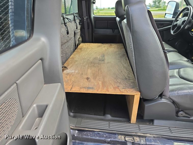 image for item DP8840 2005 Chevrolet 3500 Ext. Cab utility / service truck