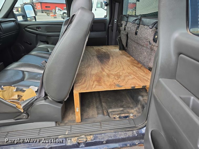 image for item DP8840 2005 Chevrolet 3500 Ext. Cab utility / service truck