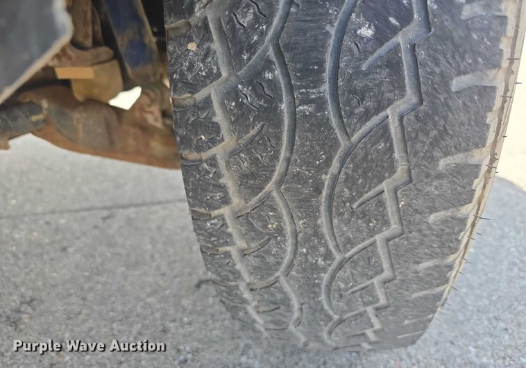 image for item DP8840 2005 Chevrolet 3500 Ext. Cab utility / service truck