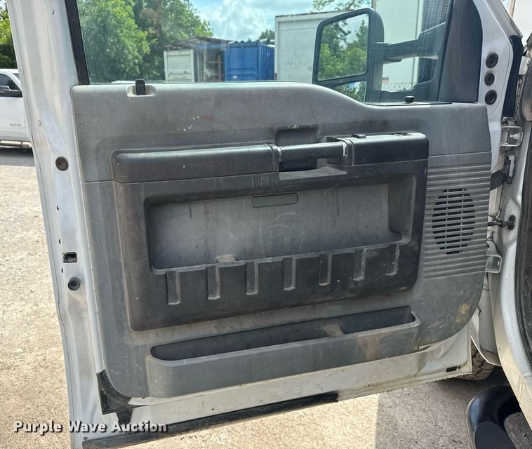 image for item DS3778 2013 Ford F250 Super Duty SuperCab utility bed pickup truck