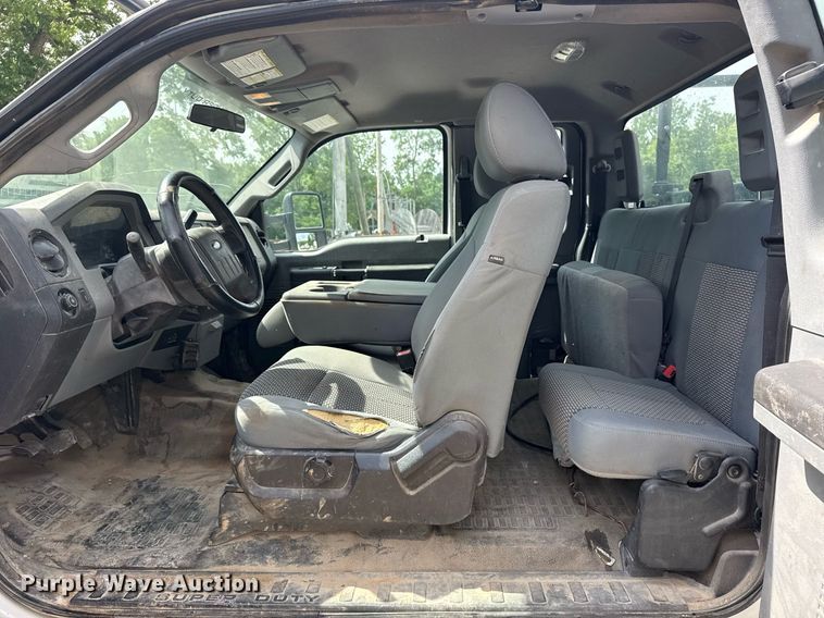 image for item DS3778 2013 Ford F250 Super Duty SuperCab utility bed pickup truck