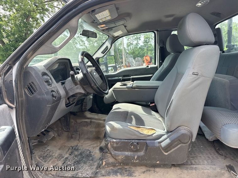 image for item DS3778 2013 Ford F250 Super Duty SuperCab utility bed pickup truck