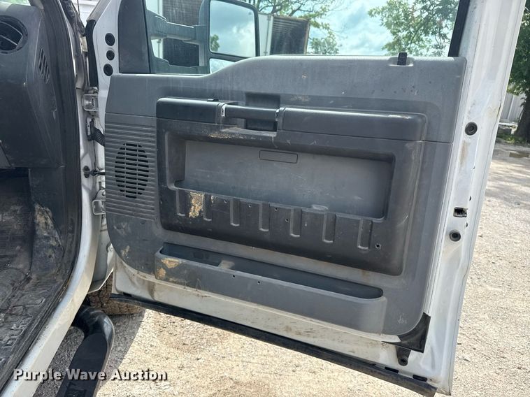 image for item DS3778 2013 Ford F250 Super Duty SuperCab utility bed pickup truck