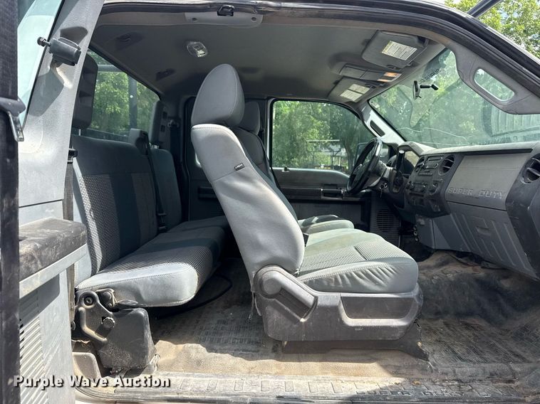 image for item DS3778 2013 Ford F250 Super Duty SuperCab utility bed pickup truck