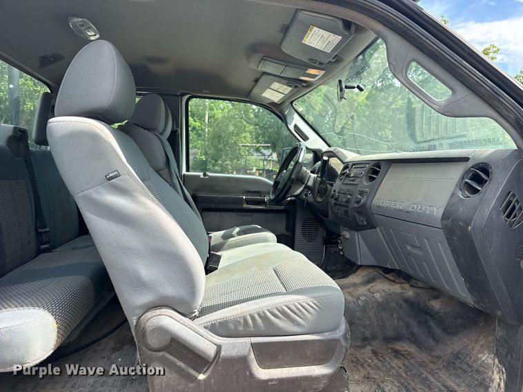 image for item DS3778 2013 Ford F250 Super Duty SuperCab utility bed pickup truck