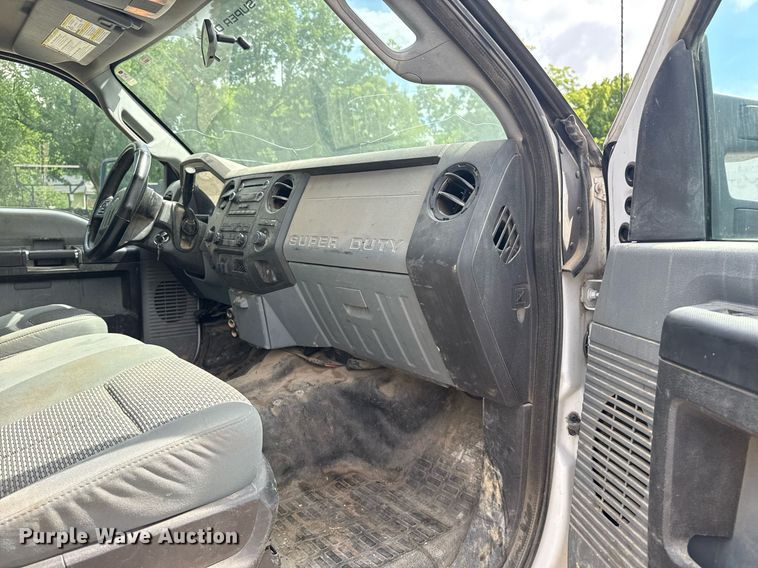 image for item DS3778 2013 Ford F250 Super Duty SuperCab utility bed pickup truck