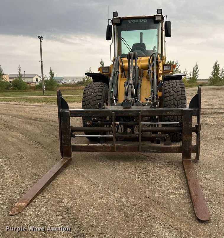 image for item DT6377 2001 Volvo L70D wheel loader