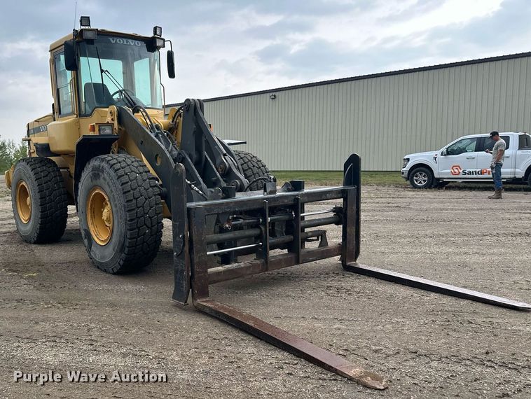 image for item DT6377 2001 Volvo L70D wheel loader