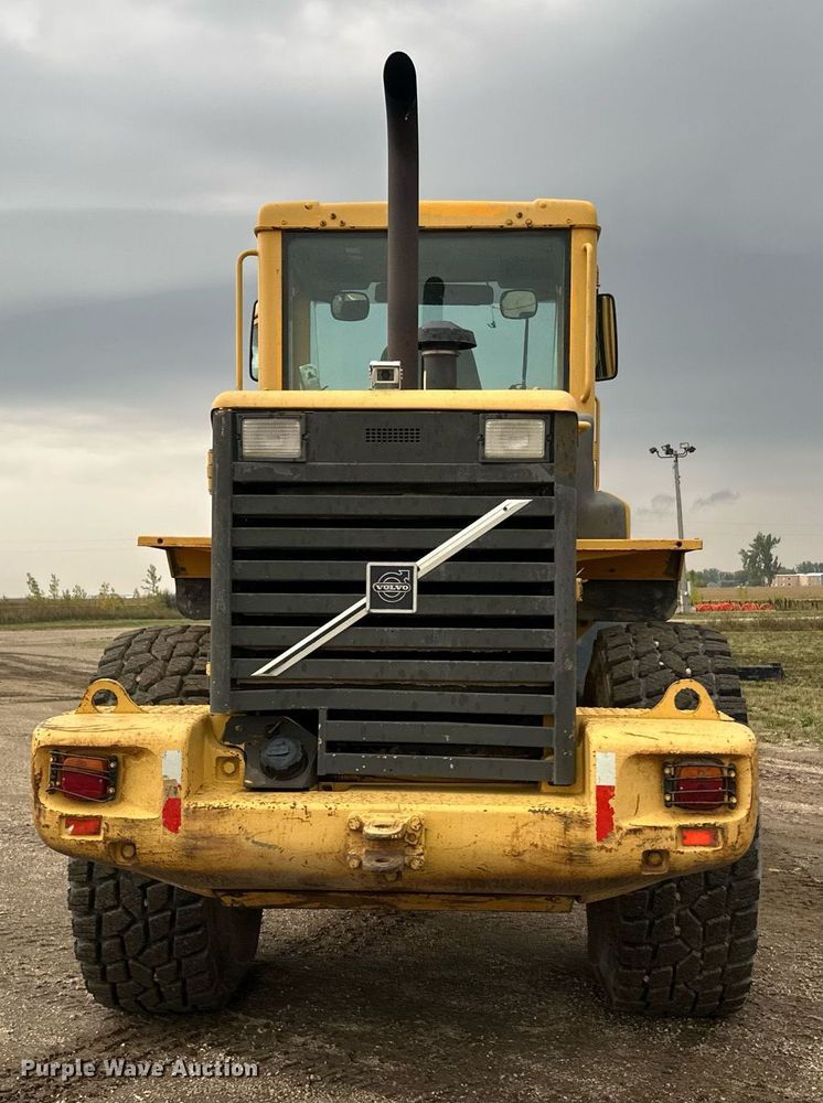 image for item DT6377 2001 Volvo L70D wheel loader