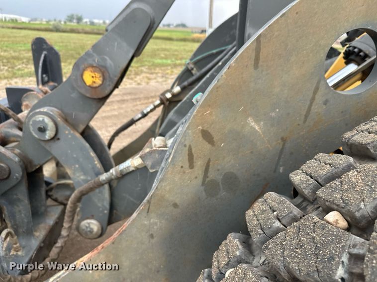 image for item DT6377 2001 Volvo L70D wheel loader