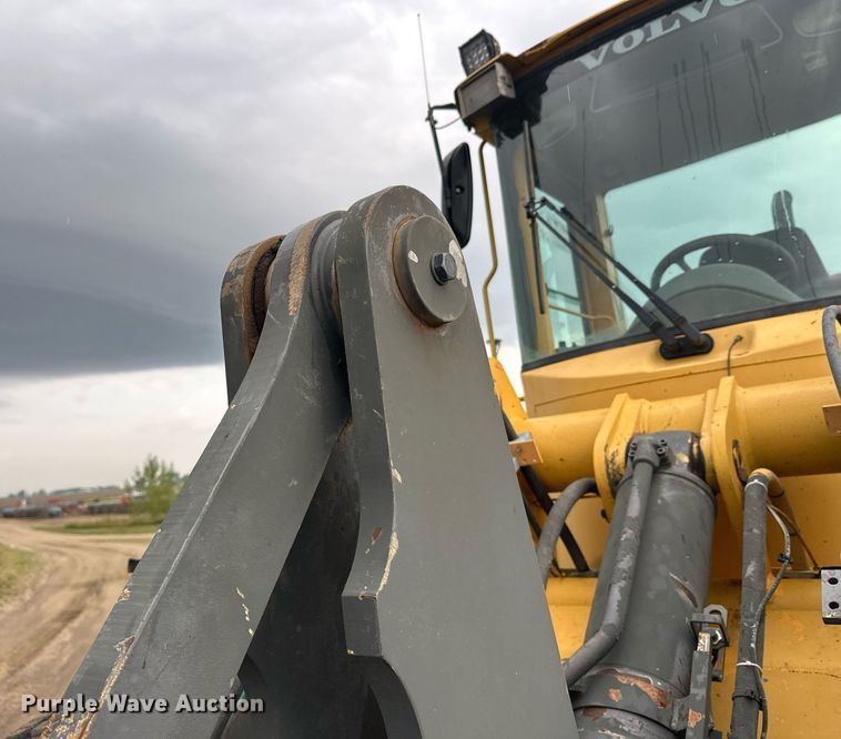 image for item DT6377 2001 Volvo L70D wheel loader