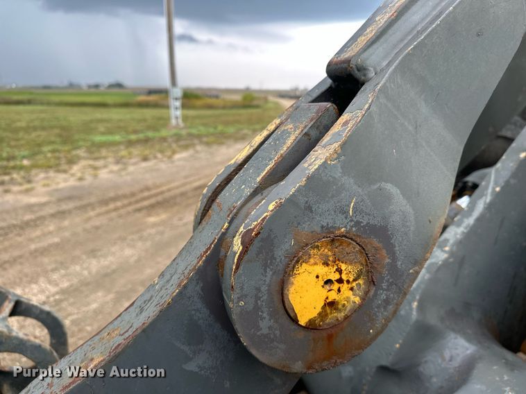 image for item DT6377 2001 Volvo L70D wheel loader