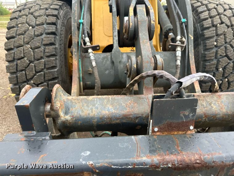 image for item DT6377 2001 Volvo L70D wheel loader