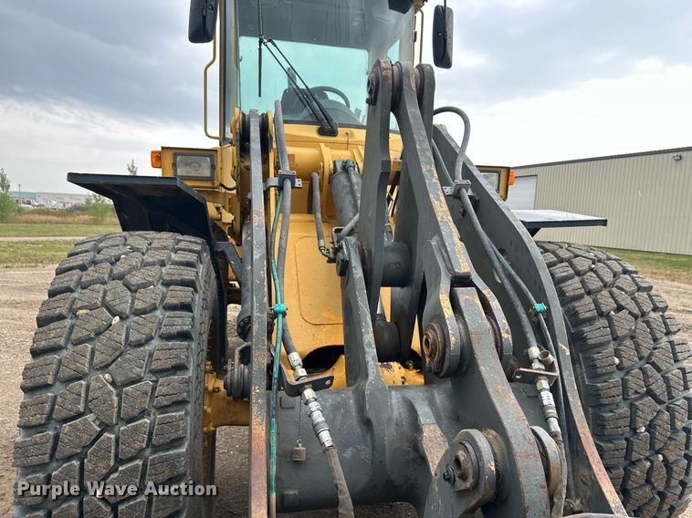 image for item DT6377 2001 Volvo L70D wheel loader