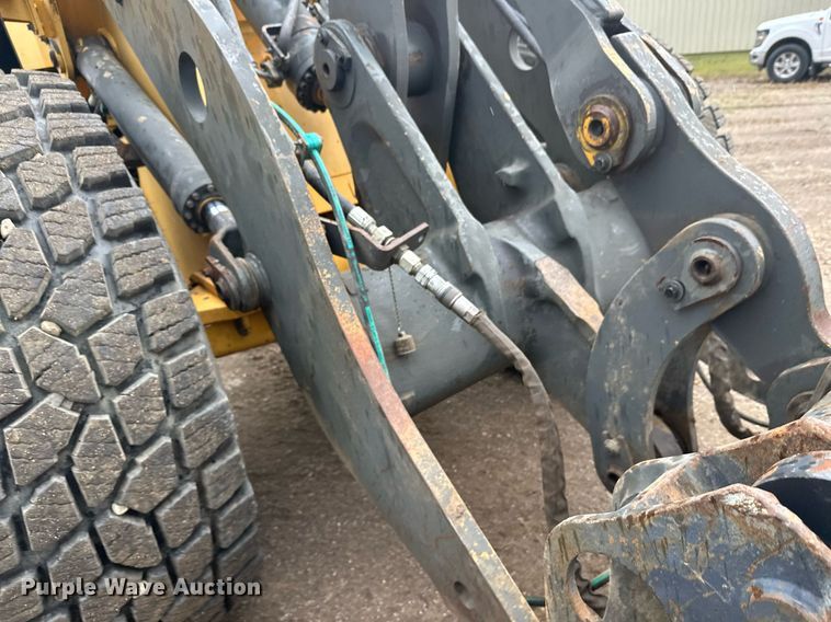 image for item DT6377 2001 Volvo L70D wheel loader