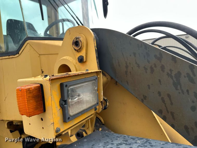 image for item DT6377 2001 Volvo L70D wheel loader