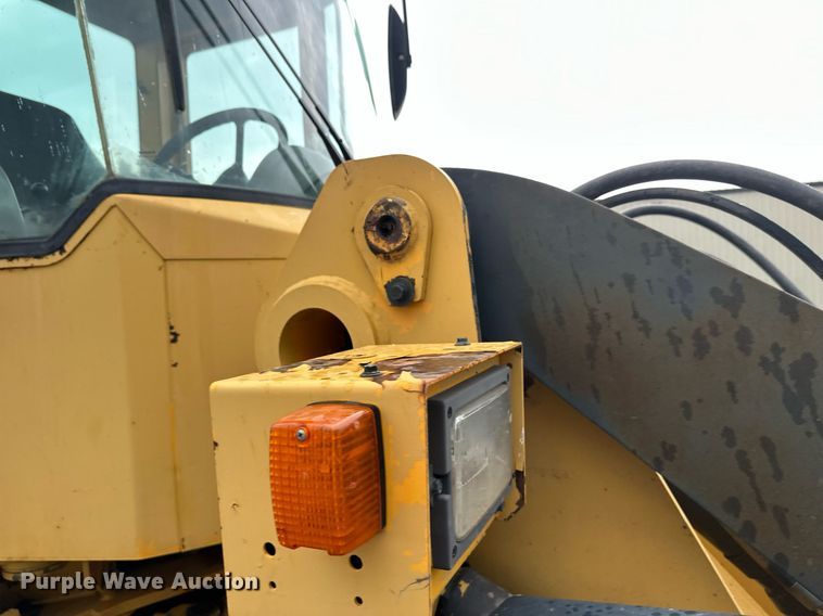 image for item DT6377 2001 Volvo L70D wheel loader