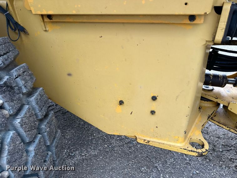 image for item DT6377 2001 Volvo L70D wheel loader