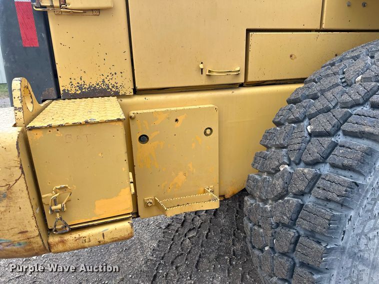 image for item DT6377 2001 Volvo L70D wheel loader