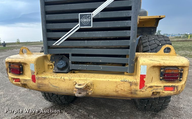 image for item DT6377 2001 Volvo L70D wheel loader