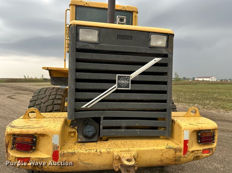 image for item DT6377 2001 Volvo L70D wheel loader