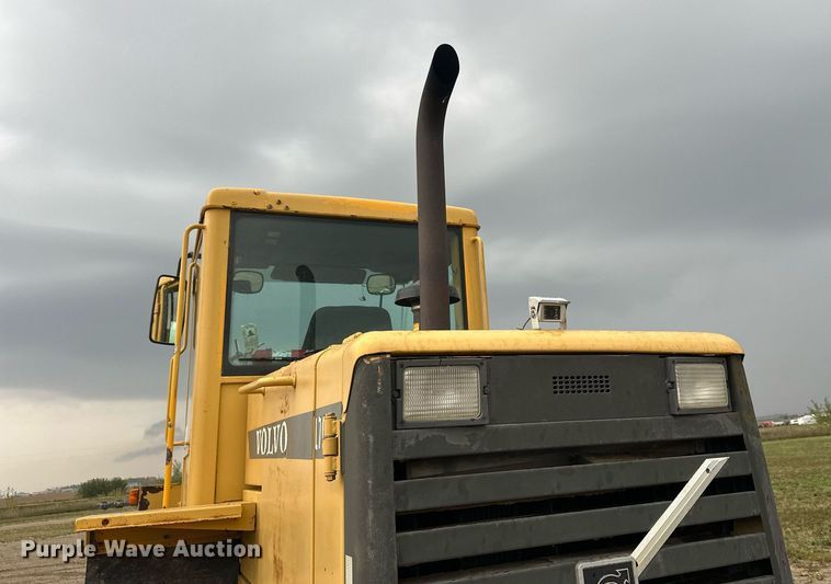 image for item DT6377 2001 Volvo L70D wheel loader