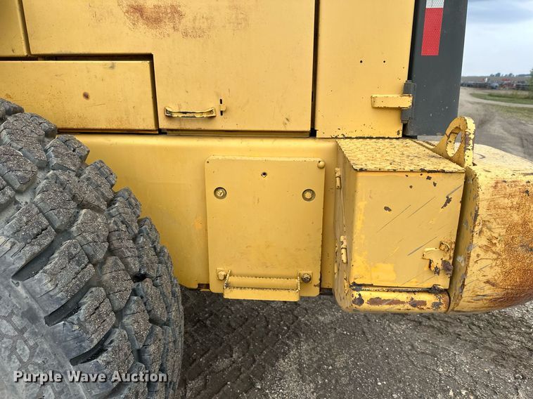 image for item DT6377 2001 Volvo L70D wheel loader