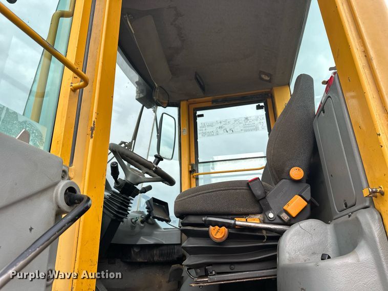 image for item DT6377 2001 Volvo L70D wheel loader