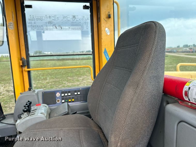 image for item DT6377 2001 Volvo L70D wheel loader