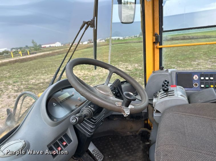 image for item DT6377 2001 Volvo L70D wheel loader