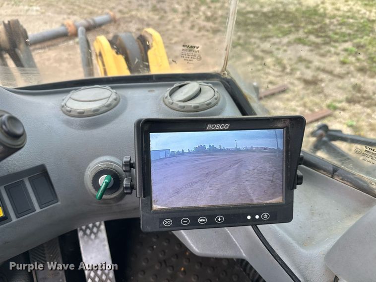 image for item DT6377 2001 Volvo L70D wheel loader