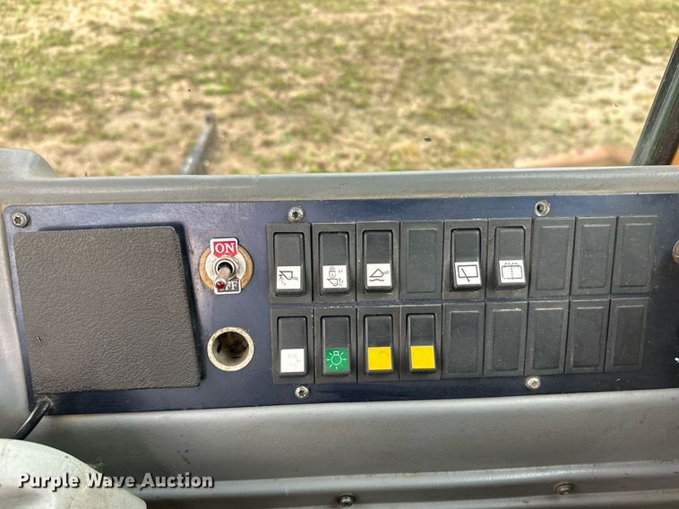 image for item DT6377 2001 Volvo L70D wheel loader