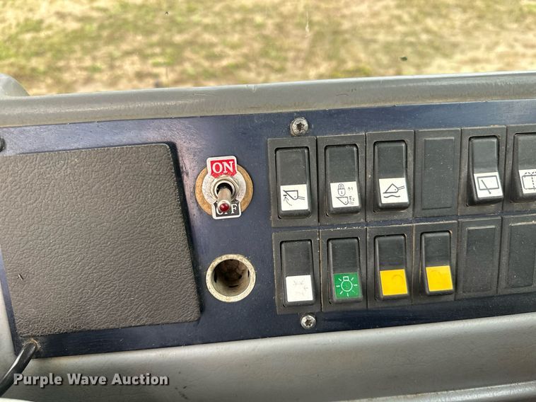 image for item DT6377 2001 Volvo L70D wheel loader