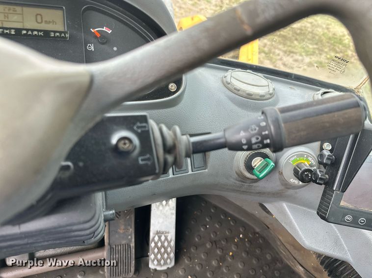 image for item DT6377 2001 Volvo L70D wheel loader