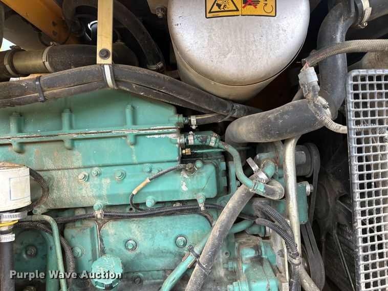 image for item DT6377 2001 Volvo L70D wheel loader