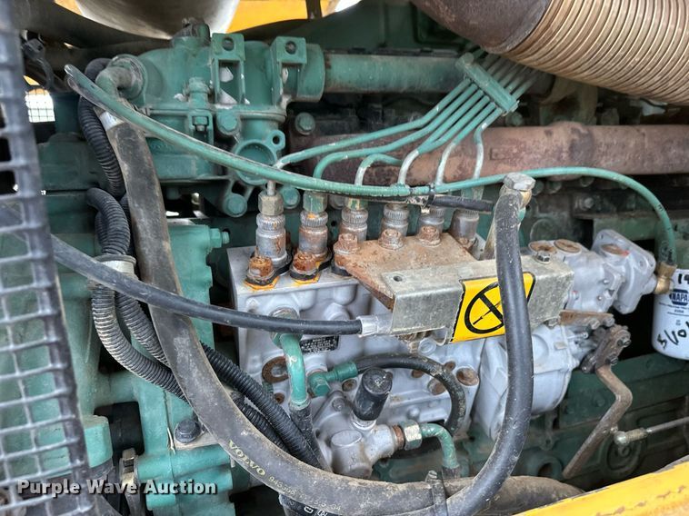 image for item DT6377 2001 Volvo L70D wheel loader