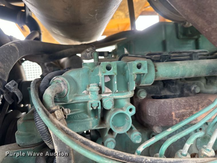 image for item DT6377 2001 Volvo L70D wheel loader