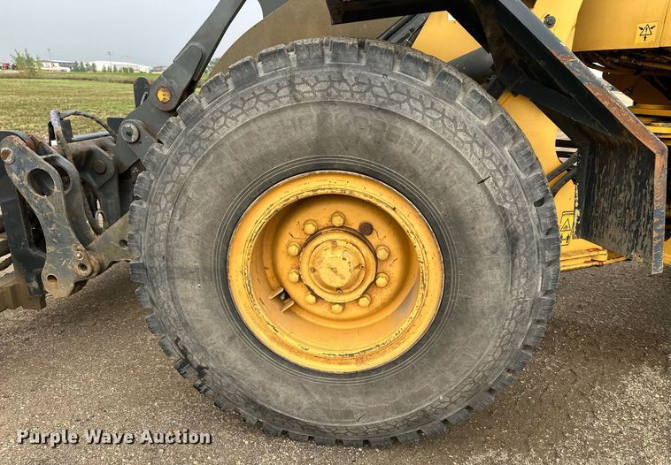 image for item DT6377 2001 Volvo L70D wheel loader