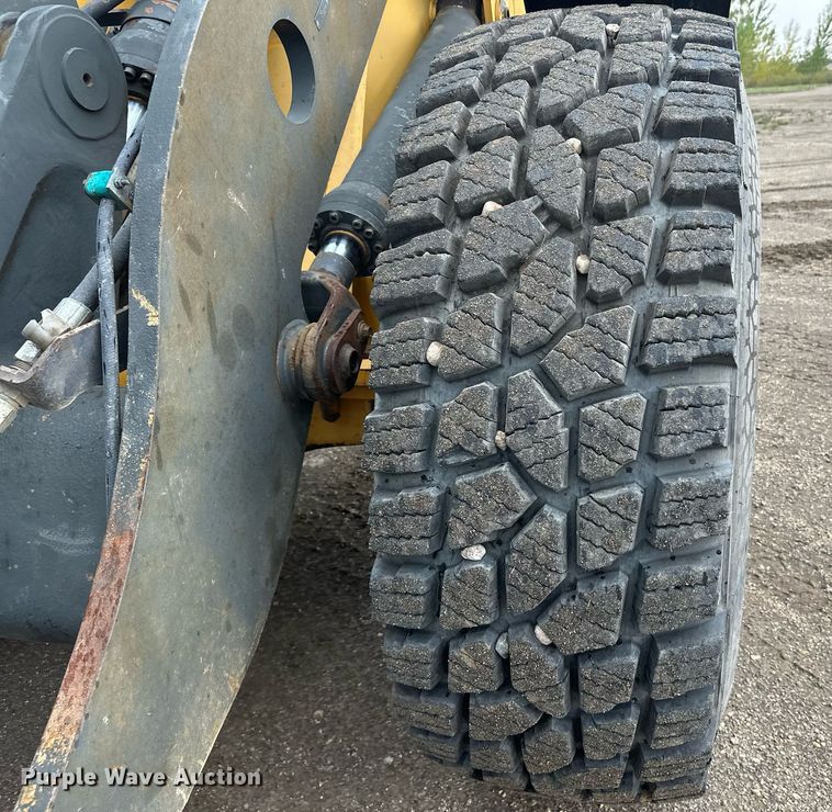 image for item DT6377 2001 Volvo L70D wheel loader