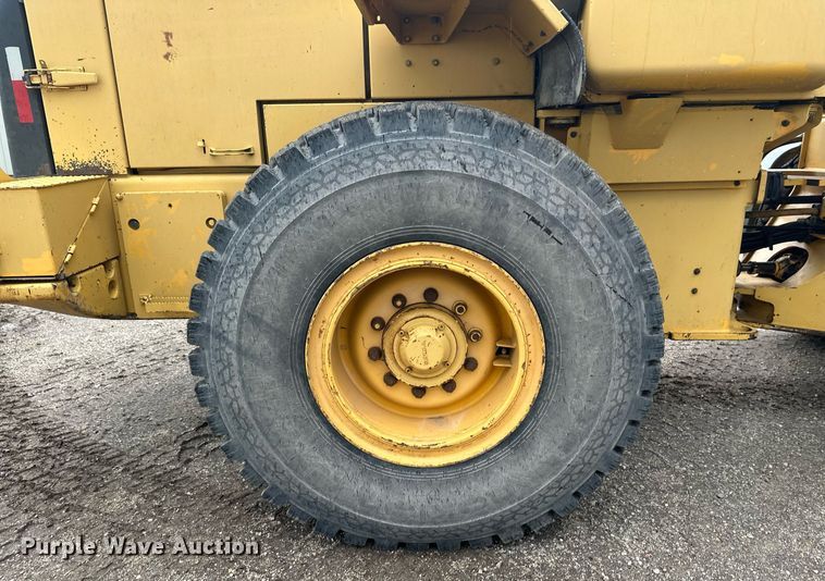image for item DT6377 2001 Volvo L70D wheel loader