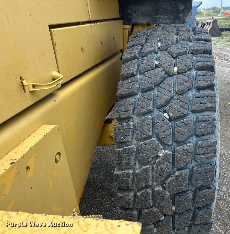 image for item DT6377 2001 Volvo L70D wheel loader