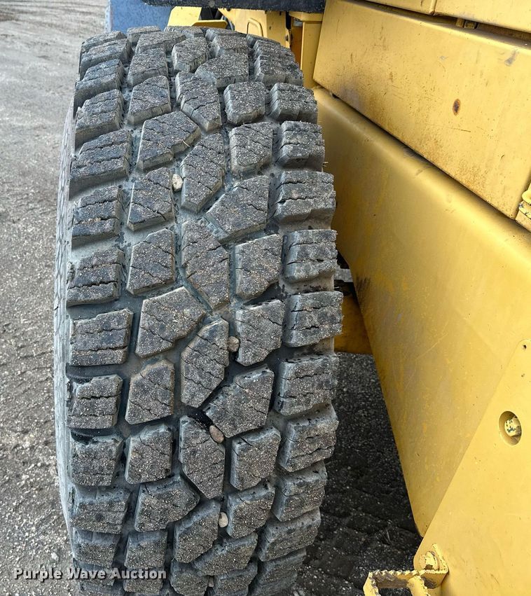 image for item DT6377 2001 Volvo L70D wheel loader