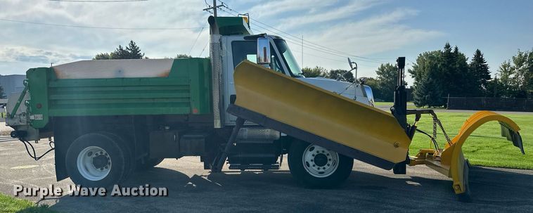 image for item DT6381 2003 International 7400 dump truck