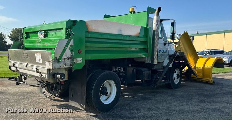 image for item DT6381 2003 International 7400 dump truck