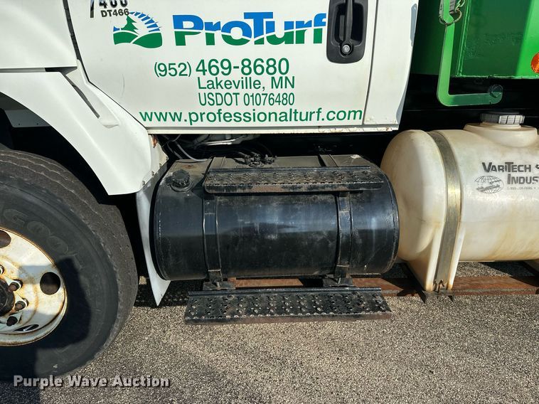 image for item DT6381 2003 International 7400 dump truck