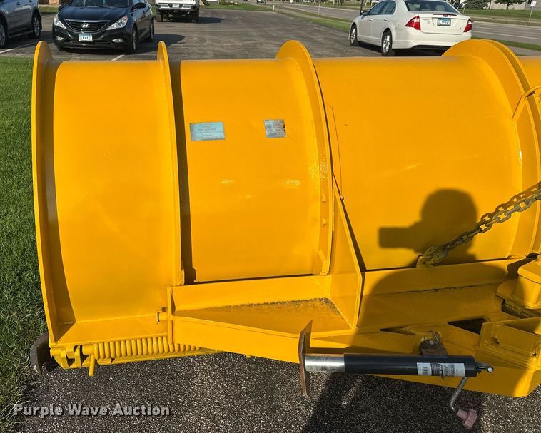 image for item DT6381 2003 International 7400 dump truck