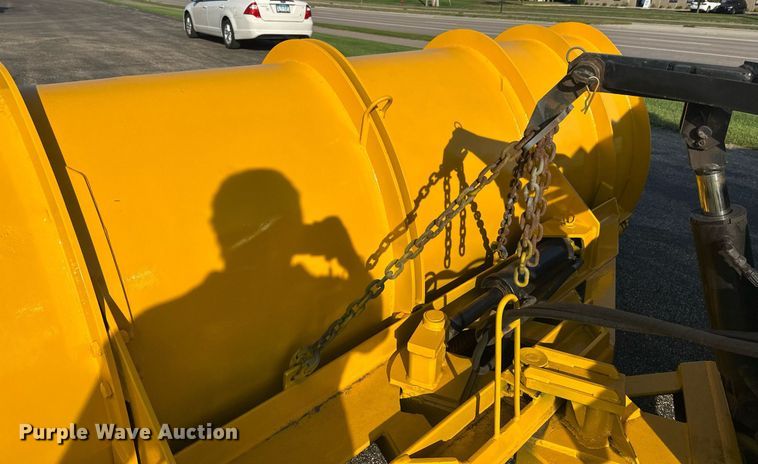 image for item DT6381 2003 International 7400 dump truck