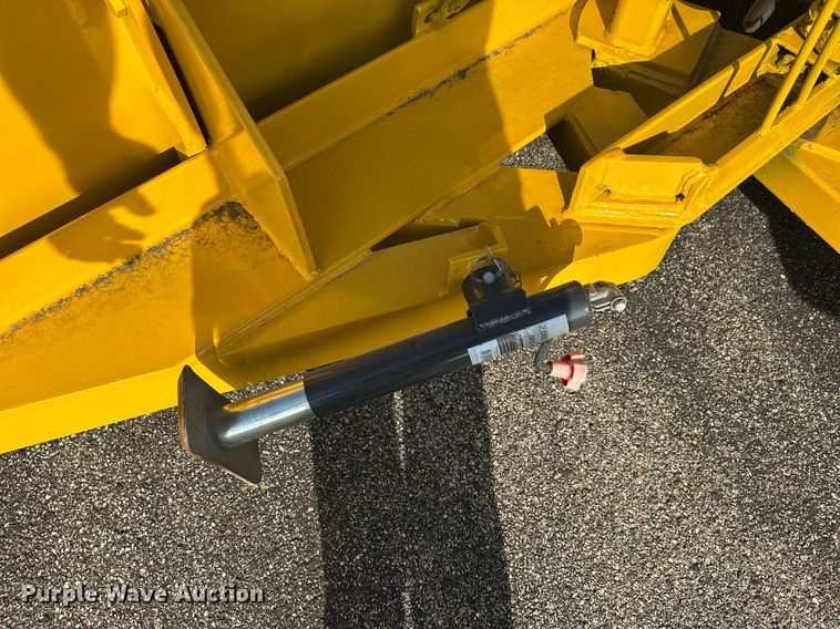 image for item DT6381 2003 International 7400 dump truck